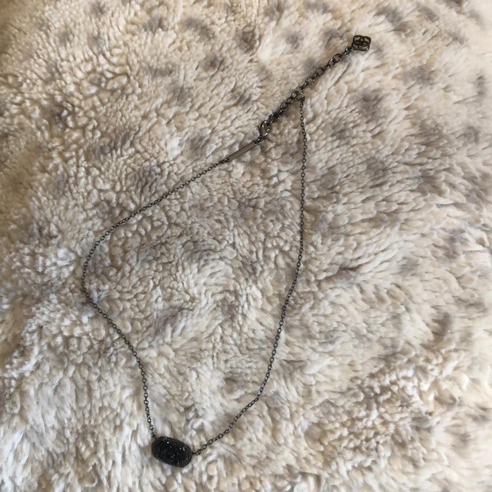 Kendra Scott necklace